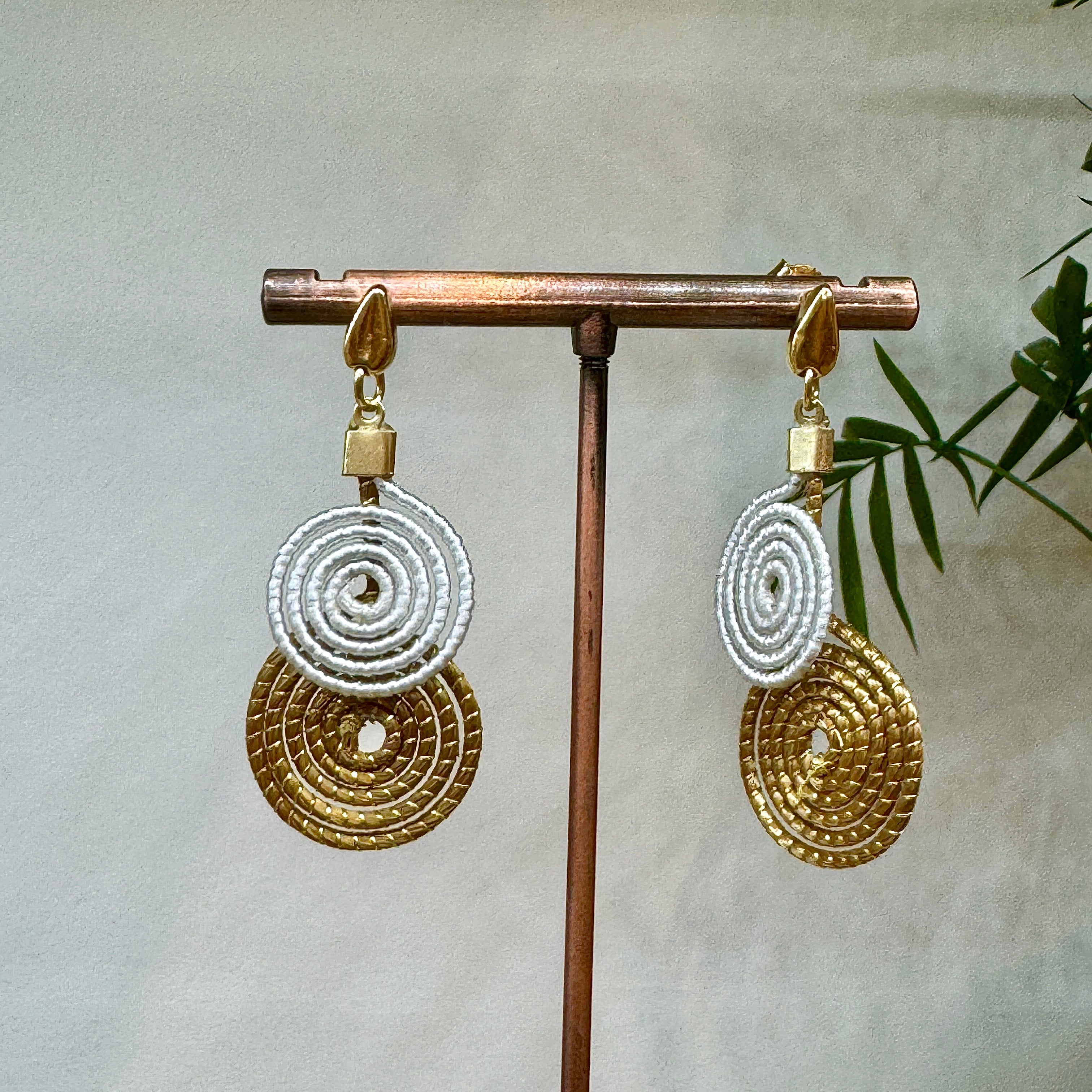 EarthWoven Treasures White & Golden Grass Brazilian ‘Capim Dourado’ Earrings