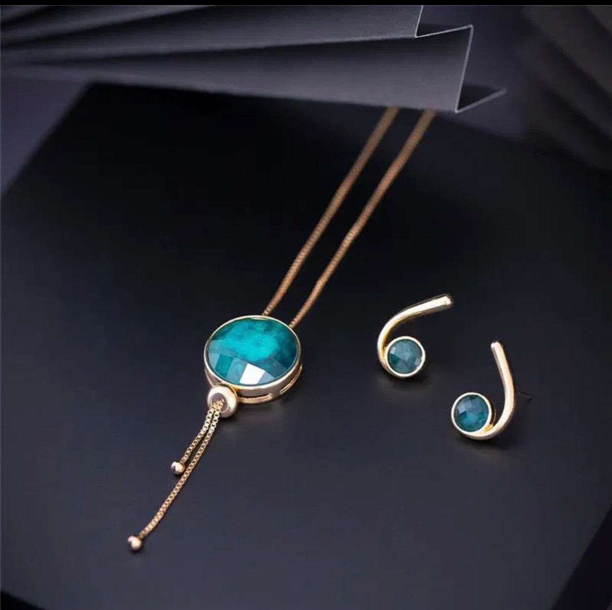 PureNature Ornaments Crystal Angles Adjustable Emerald Necklace