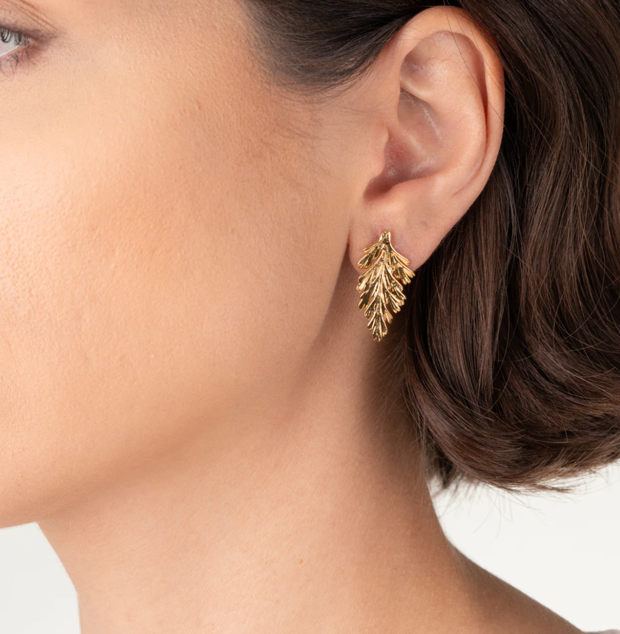 Blooming Beauty Renda Francesa Leaf Stud Earrings