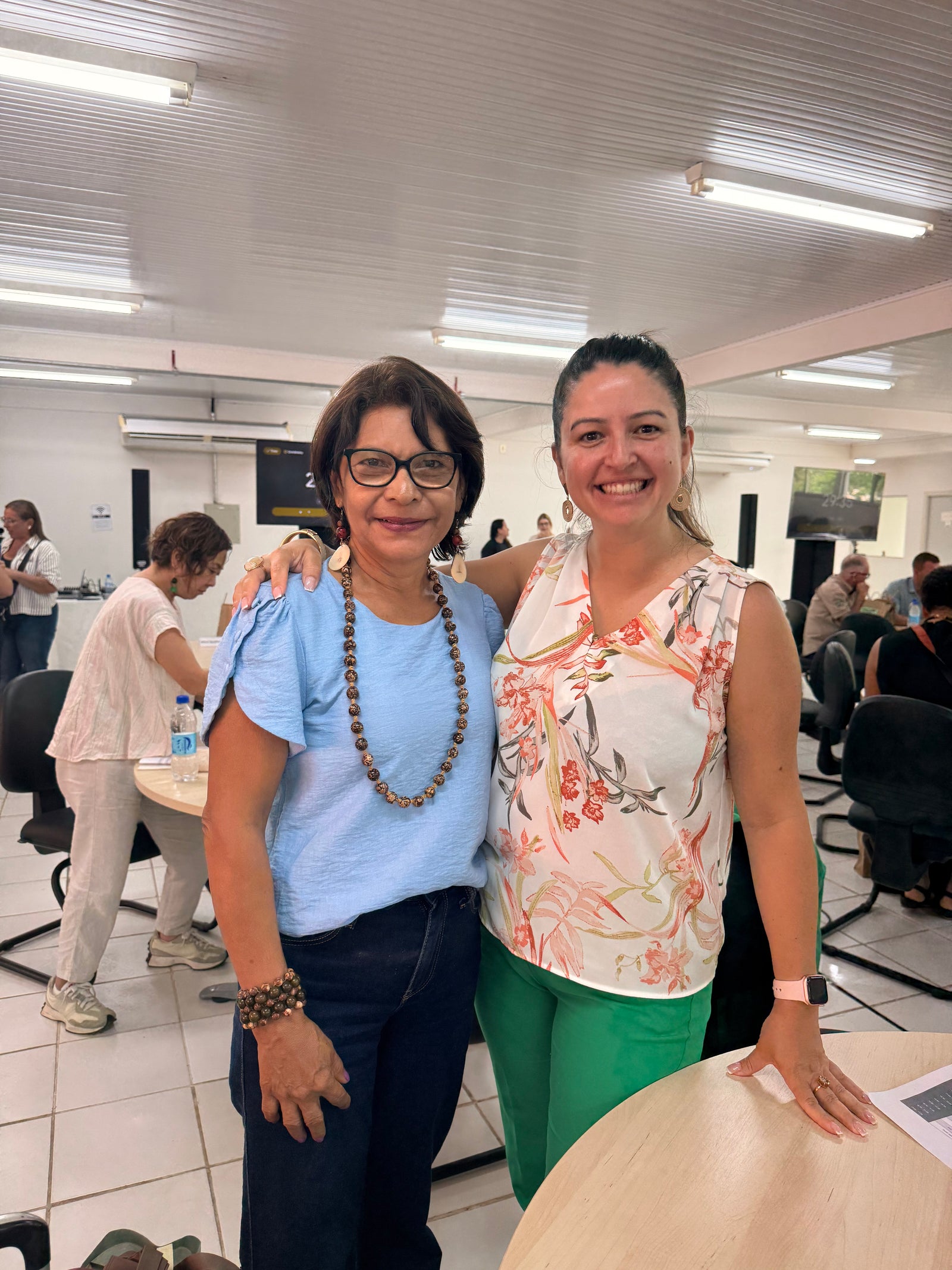 Rodney Ramos of Cores da Mata with Daiane Ferry, wearing jewellery made from Amazonian seeds